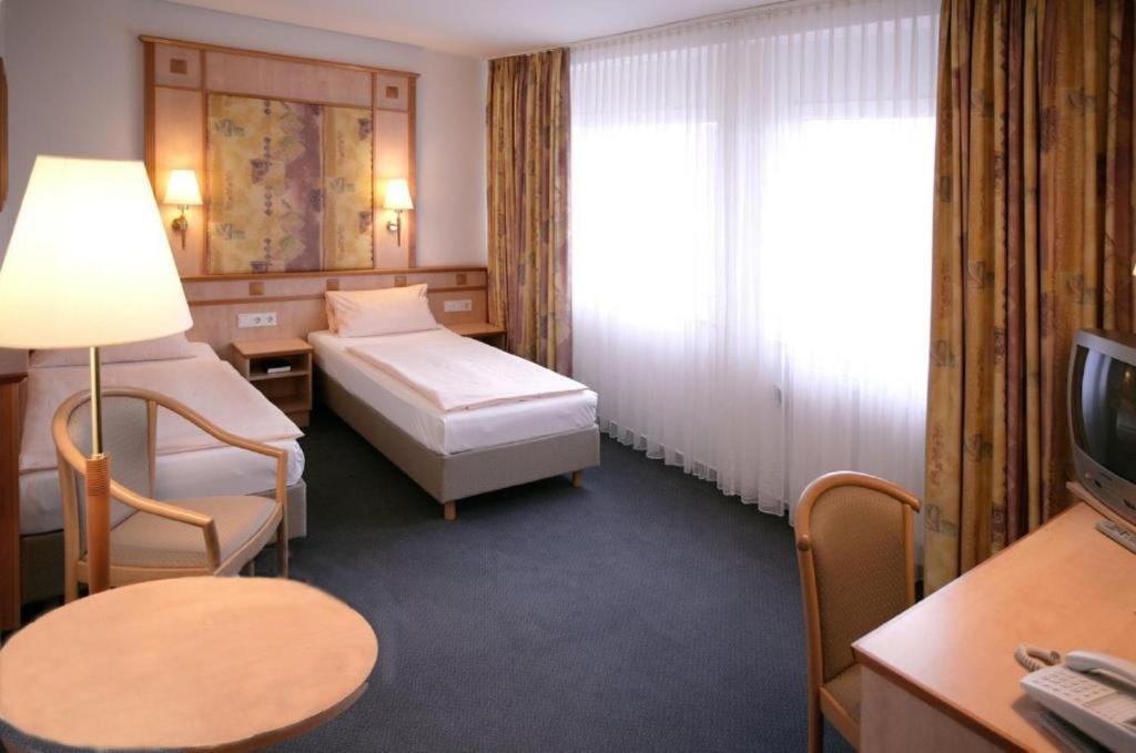 Hotel Wetterau - Self-Check-In Wölfersheim Eksteriør bilde